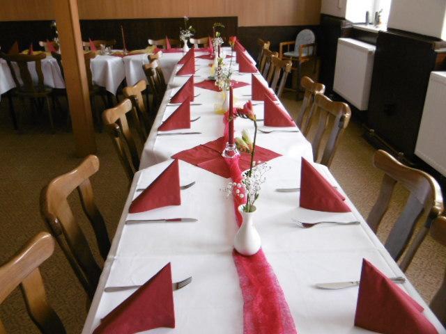 Gasthaus ,,Zum Schwarzen Baer" Gusten Buitenkant foto